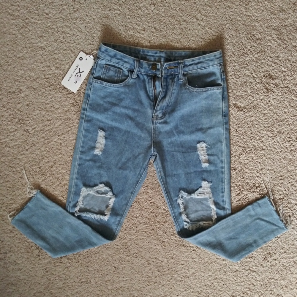 NWT Ripped jeans